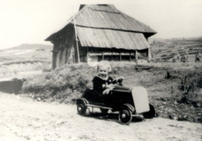 Tehláreň nad štátnou školou, kde bývala pani M. Fekulová